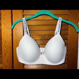 Victoria’s Secret T-Shirt Lightly Lined bra